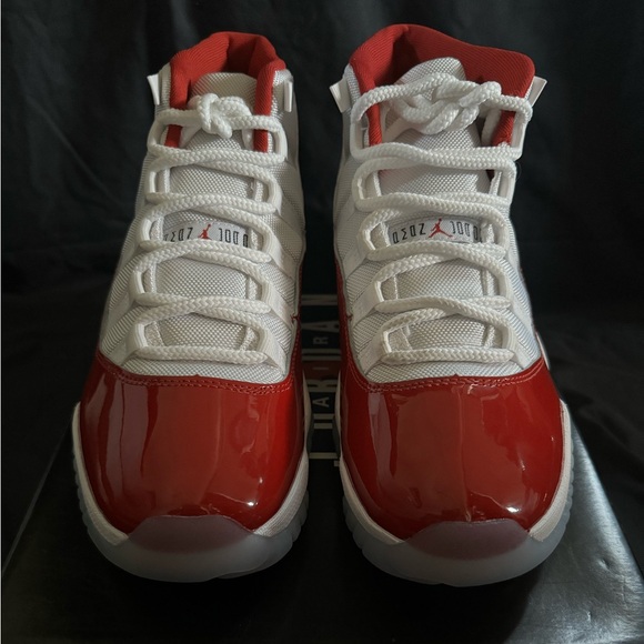 Air Jordan 11 Retro - Picture 2 of 6